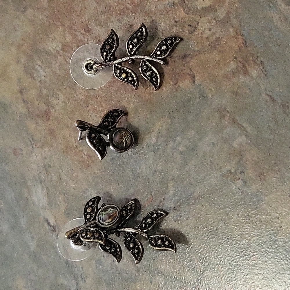 Beautiful leaf earrings - Picture 2 of 2
